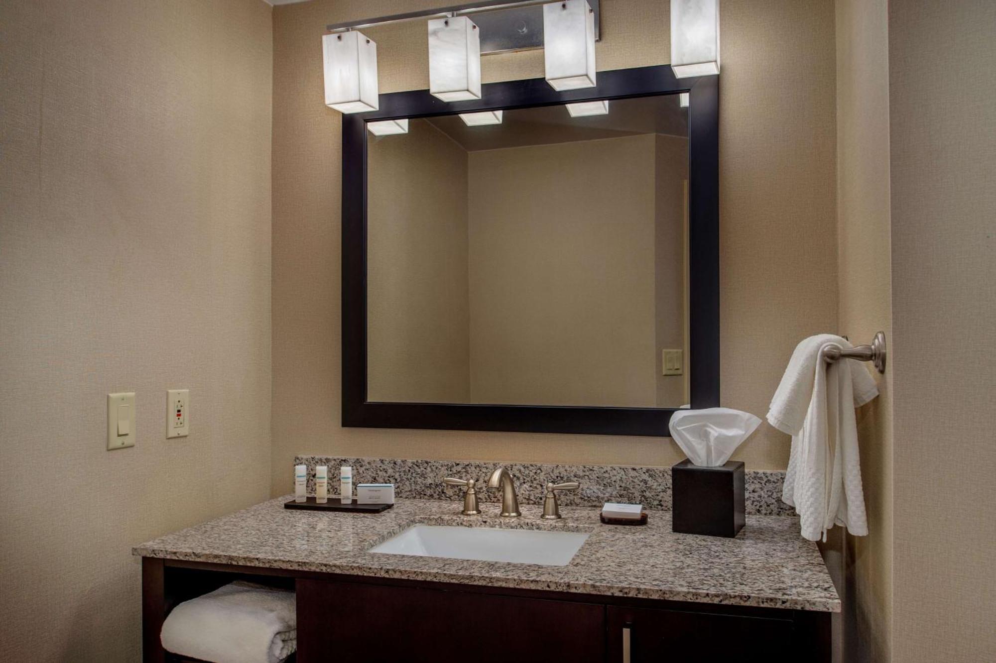 Embassy Suites By Hilton St Louis Airport Bridgeton Εξωτερικό φωτογραφία